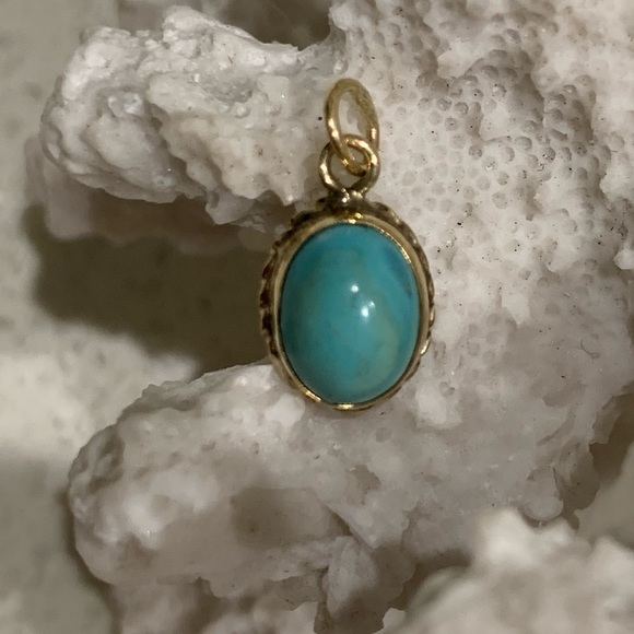 Jewelry - 14Kt Gold Pendant with Turquoise Oval Stone.